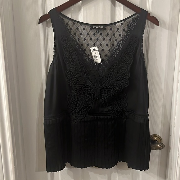 NWT EXPRESS TOP SIZE MEDIUM - Picture 3 of 8